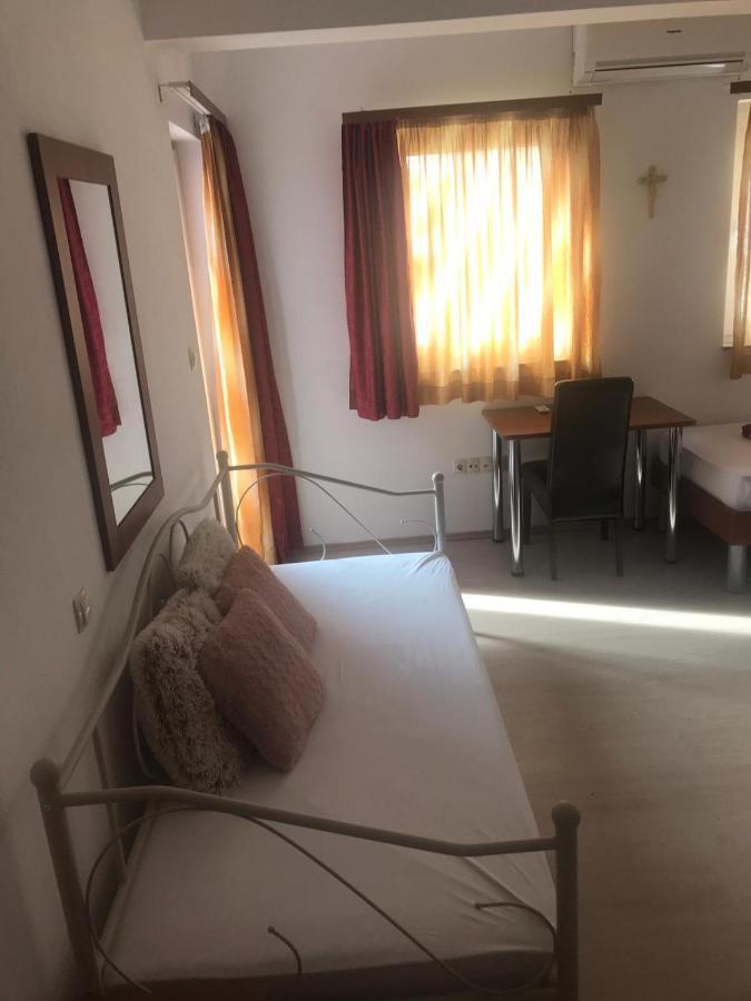 Bed and Breakfast Pansion Alfa à Međugorje Extérieur photo